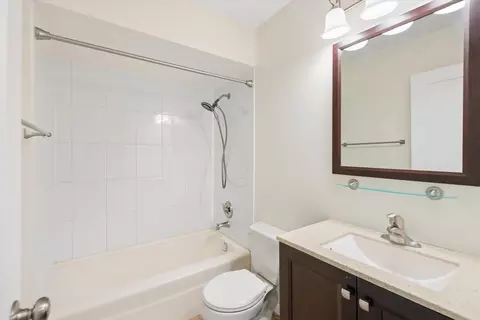 Bath - 403 Monet Cir, Bolingbrook, IL 60440 photo 4 of 4