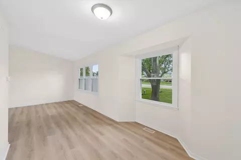 Living - 403 Monet Cir, Bolingbrook, IL 60440 photo 3 of 6