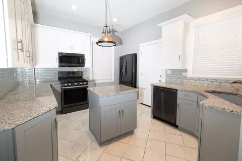 Kitchen - 2050 E 73rd St, Chicago, IL 60649 photo 1 of 2