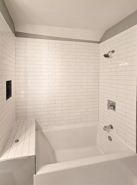 Bath - 2050 E 73rd St, Chicago, IL 60649 photo 5 of 6