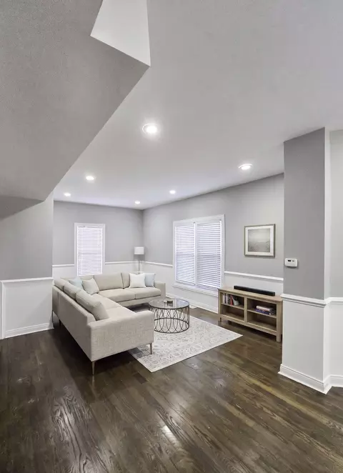 Living - 2050 E 73rd St, Chicago, IL 60649 photo 1 of 2