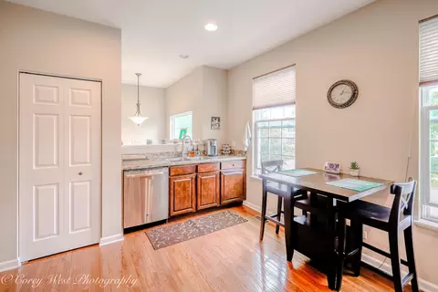 Kitchen - 4062 Pompton Ave, Elgin, IL 60124 photo 4 of 6