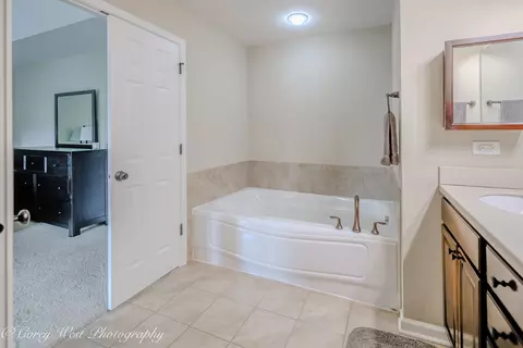 Bath - 4062 Pompton Ave, Elgin, IL 60124 photo 6 of 6