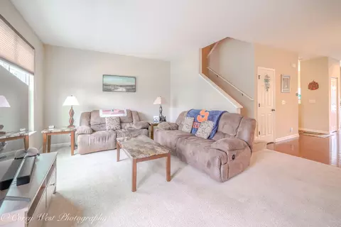 Living - 4062 Pompton Ave, Elgin, IL 60124 photo 1 of 2