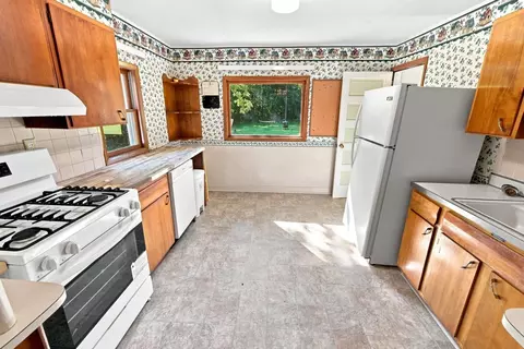 Kitchen - 39132 N Mound Ave, Spring Grove, IL 60081 photo 1 of 3
