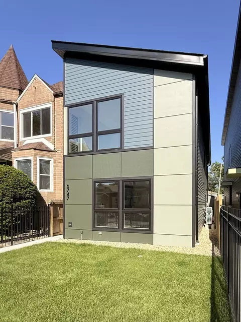6747 S Langley Ave, Chicago, IL 60637