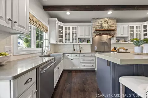 Kitchen - 835 S Wright St, Naperville, IL 60540 photo 3 of 4
