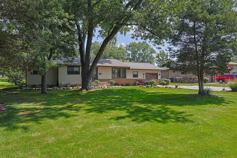 824 Ogden Rd, New Lenox, IL 60451