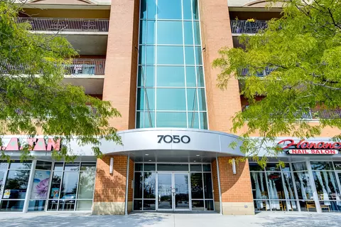 7050 183rd St #409, Tinley Park, IL 60477