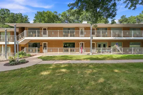 1104 Kimberly Rd #803, Bettendorf, IA 52722