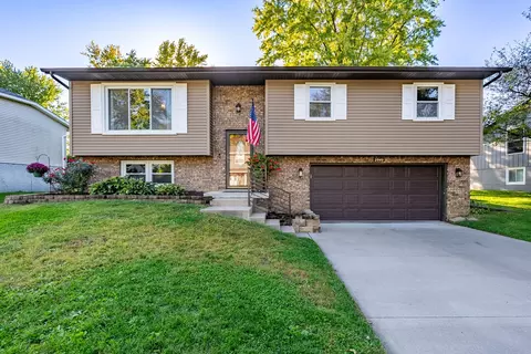 2940 Willow Dr, Bettendorf, IA 52722
