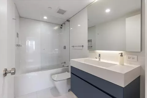 Bath - 161 E Chicago Ave #33C, Chicago, IL 60611 photo 4 of 4