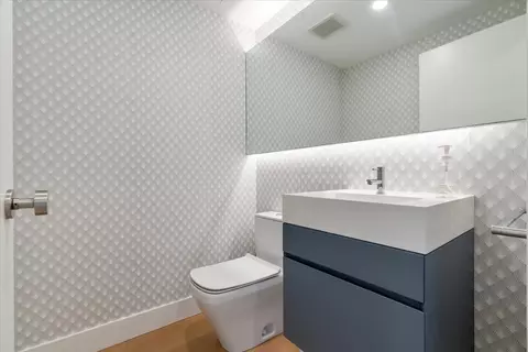 Bath - 161 E Chicago Ave #33C, Chicago, IL 60611 photo 1 of 4