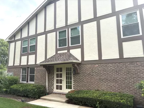140 W Golf Rd #A, Libertyville, IL 60048