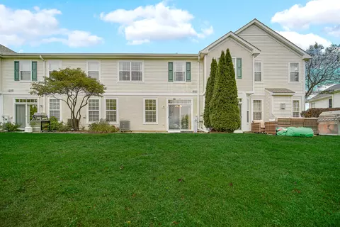 Exterior - 2634 Williamsburg Dr, Algonquin, IL 60102 photo 4 of 5