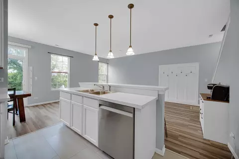 Kitchen - 2634 Williamsburg Dr, Algonquin, IL 60102 photo 2 of 3