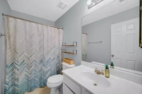 Bath - 2634 Williamsburg Dr, Algonquin, IL 60102 photo 1 of 2