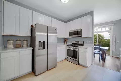 Kitchen - 2634 Williamsburg Dr, Algonquin, IL 60102 photo 3 of 3