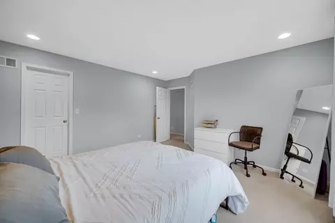 Bedroom - 2634 Williamsburg Dr, Algonquin, IL 60102 photo 2 of 3