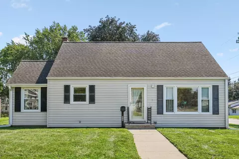 825 4th St, Dewitt, IA 52742