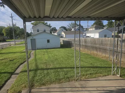 Exterior - 556 24th Ave, Moline, IL 61265 photo 2 of 2