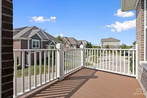 Exterior - 4450 Monroe Ct, Naperville, IL 60564 photo 3 of 4