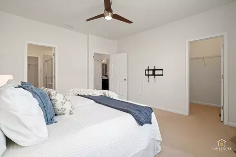 Bedroom - 4450 Monroe Ct, Naperville, IL 60564 photo 2 of 4