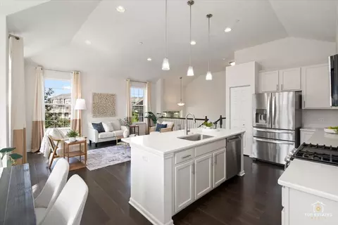 Kitchen - 4450 Monroe Ct, Naperville, IL 60564 photo 6 of 6