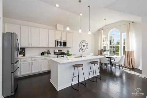 Kitchen - 4450 Monroe Ct, Naperville, IL 60564 photo 1 of 6