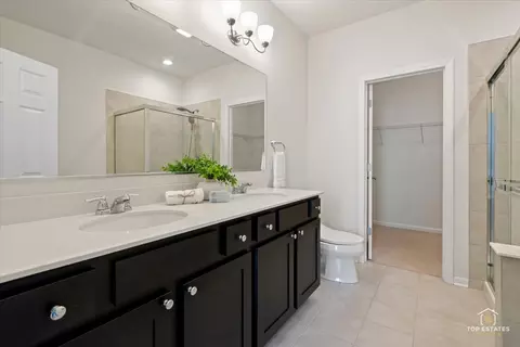 Bath - 4450 Monroe Ct, Naperville, IL 60564 photo 1 of 3