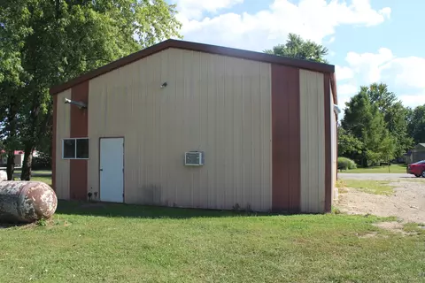 Exterior - 709 Thomas St, Iuka, IL 62849 photo 2 of 3
