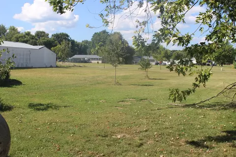 Exterior - 709 Thomas St, Iuka, IL 62849 photo 1 of 3
