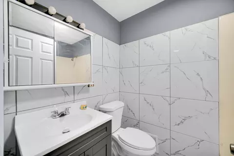 Bath - 2303 E 100th St, Chicago, IL 60617 photo 1 of 2