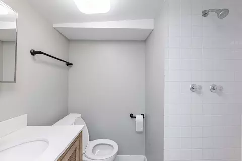 Bath - 75 W 23rd St, Chicago Heights, IL 60411 photo 2 of 2