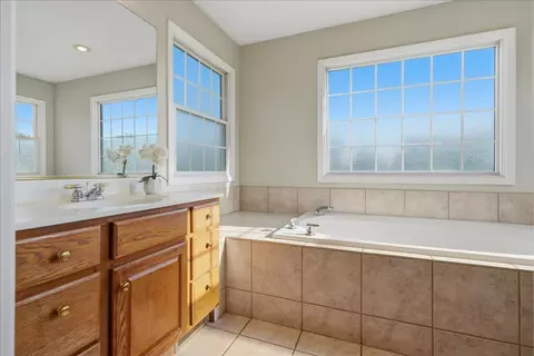 Bath - 409 Whispering Pines Cc Ln, Normal, IL 61761 photo 3 of 6