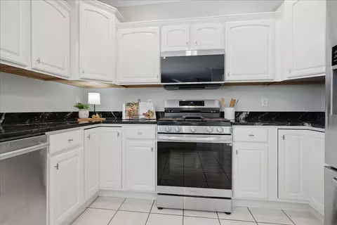 Kitchen - 409 Whispering Pines Cc Ln, Normal, IL 61761 photo 3 of 4