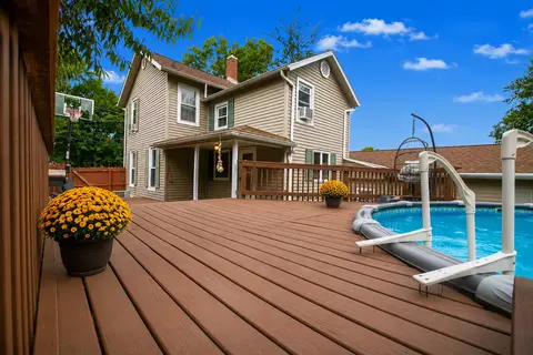 Exterior - 810 Hemlock Ave, Dixon, IL 61021 photo 10 of 14