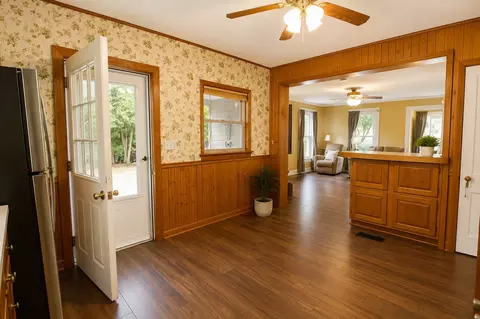 Entry Way - 810 Hemlock Ave, Dixon, IL 61021 photo 3 of 4
