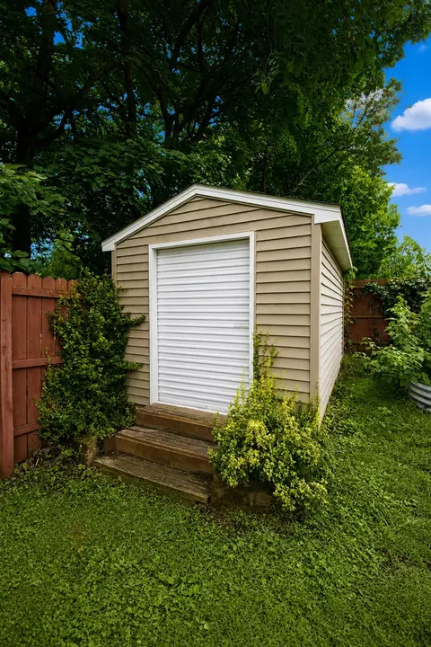 Exterior - 810 Hemlock Ave, Dixon, IL 61021 photo 14 of 14