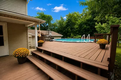 Exterior - 810 Hemlock Ave, Dixon, IL 61021 photo 9 of 14
