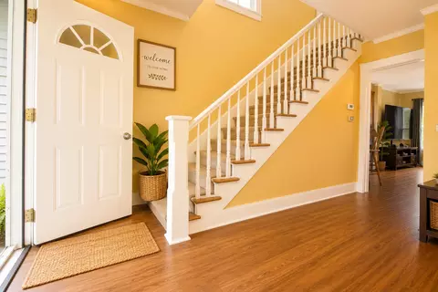 Entry Way - 810 Hemlock Ave, Dixon, IL 61021 photo 2 of 4