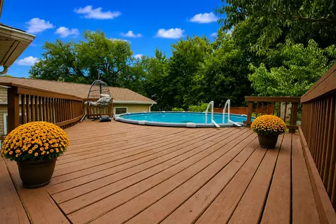 Exterior - 810 Hemlock Ave, Dixon, IL 61021 photo 12 of 14