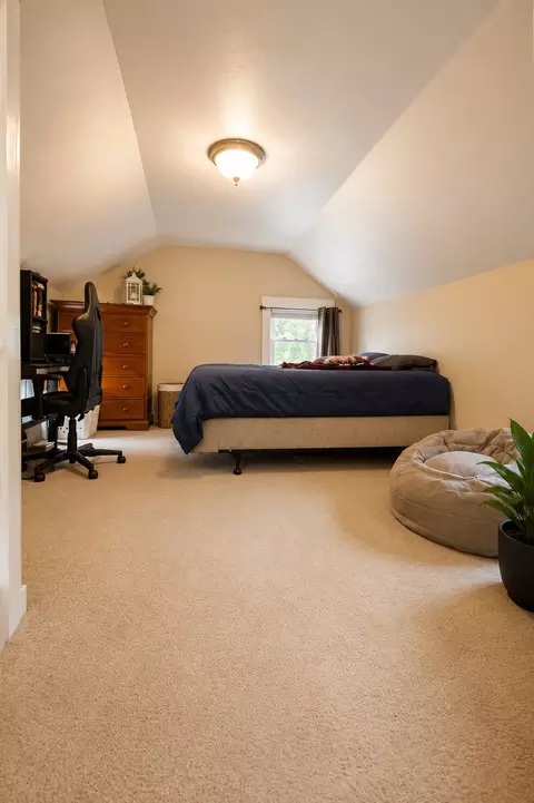 Bedroom - 810 Hemlock Ave, Dixon, IL 61021 photo 2 of 3