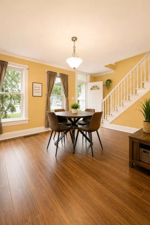 Dining - 810 Hemlock Ave, Dixon, IL 61021 photo 3 of 3