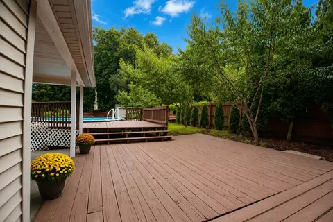 Exterior - 810 Hemlock Ave, Dixon, IL 61021 photo 8 of 14