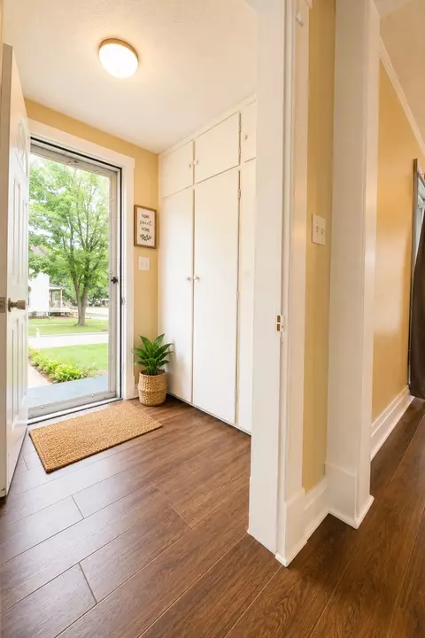 Entry Way - 810 Hemlock Ave, Dixon, IL 61021 photo 1 of 4