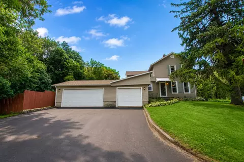 Exterior - 810 Hemlock Ave, Dixon, IL 61021 photo 5 of 14