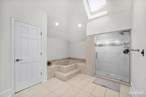 Bath - 615 E Bailey Rd, Naperville, IL 60565 photo 3 of 5