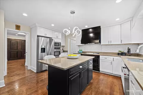 Kitchen - 615 E Bailey Rd, Naperville, IL 60565 photo 2 of 4