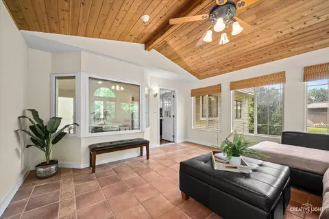 Entry Way - 615 E Bailey Rd, Naperville, IL 60565 photo 2 of 4